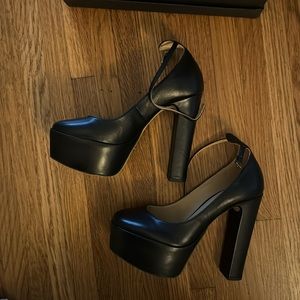 Tony bianco jaguar heels